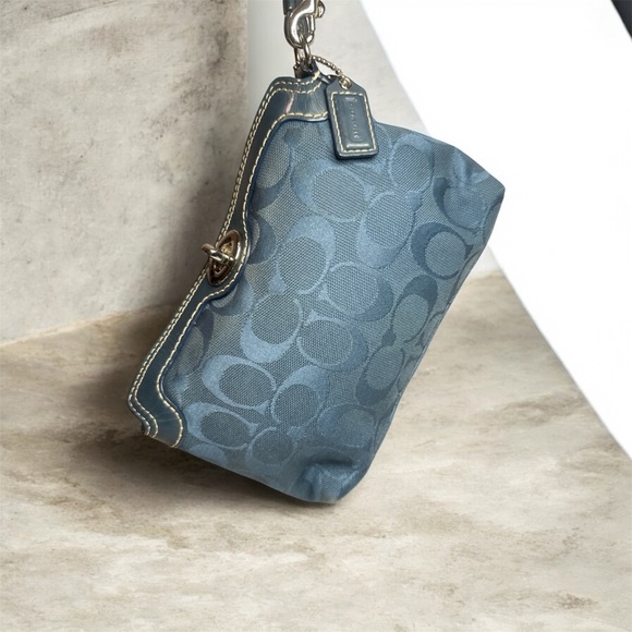 Y2K Coach Blue signature Turnlock wristlet - Picture 4 of 13